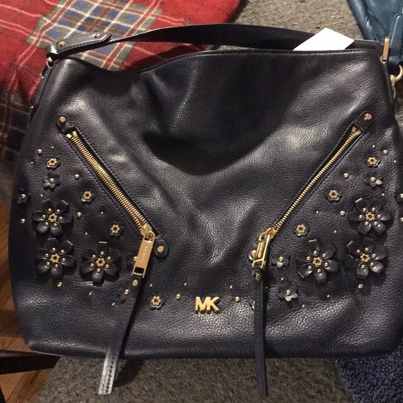 MK purse - Picture 1 of 1